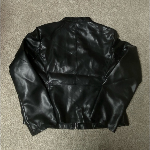 New Solid Zipper Front Faux-Leather Cropped Under-Sized Lightweight Jacket - Picture 5 of 11